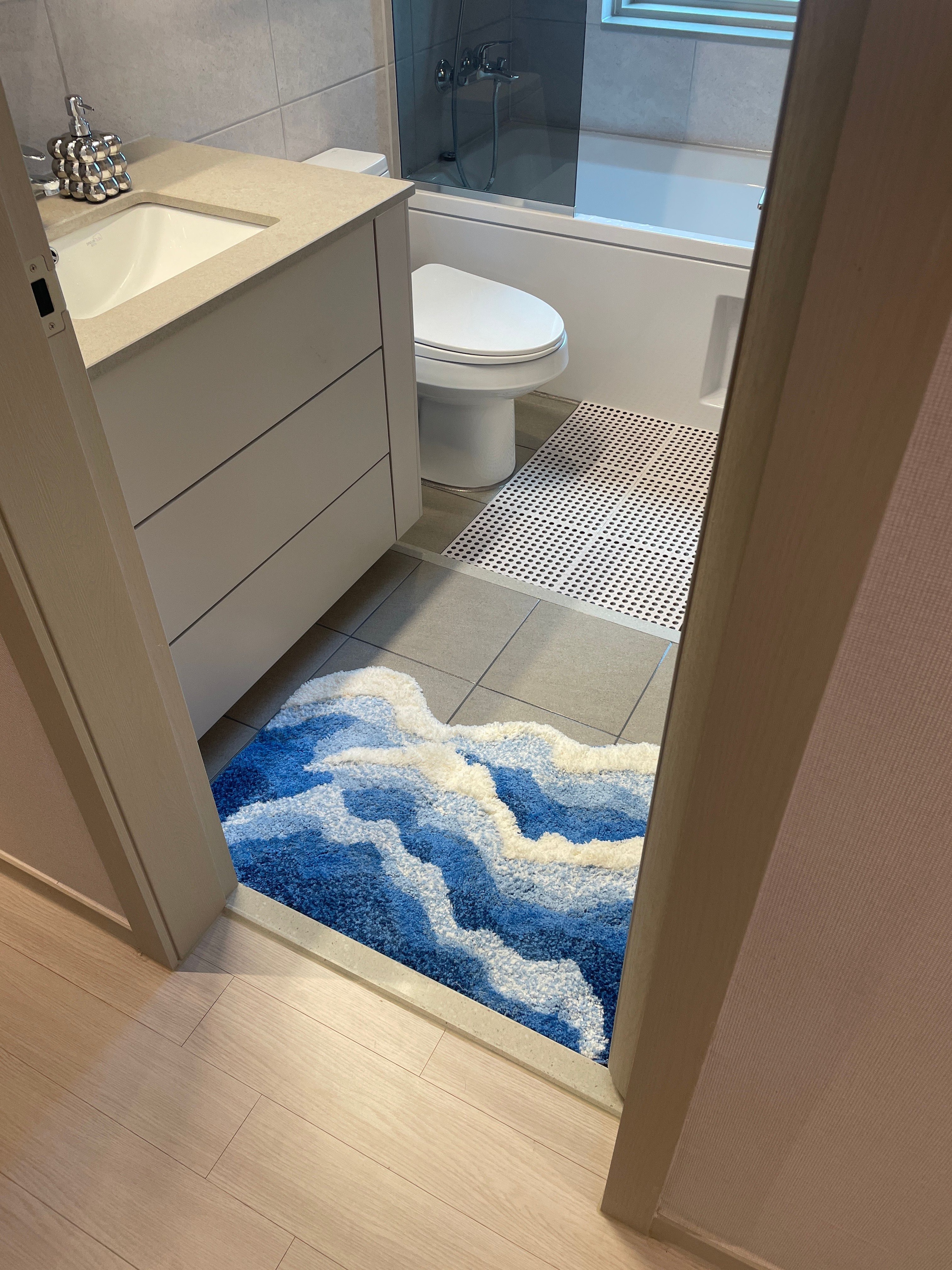 Wavy Blue Tufted Rug user photo