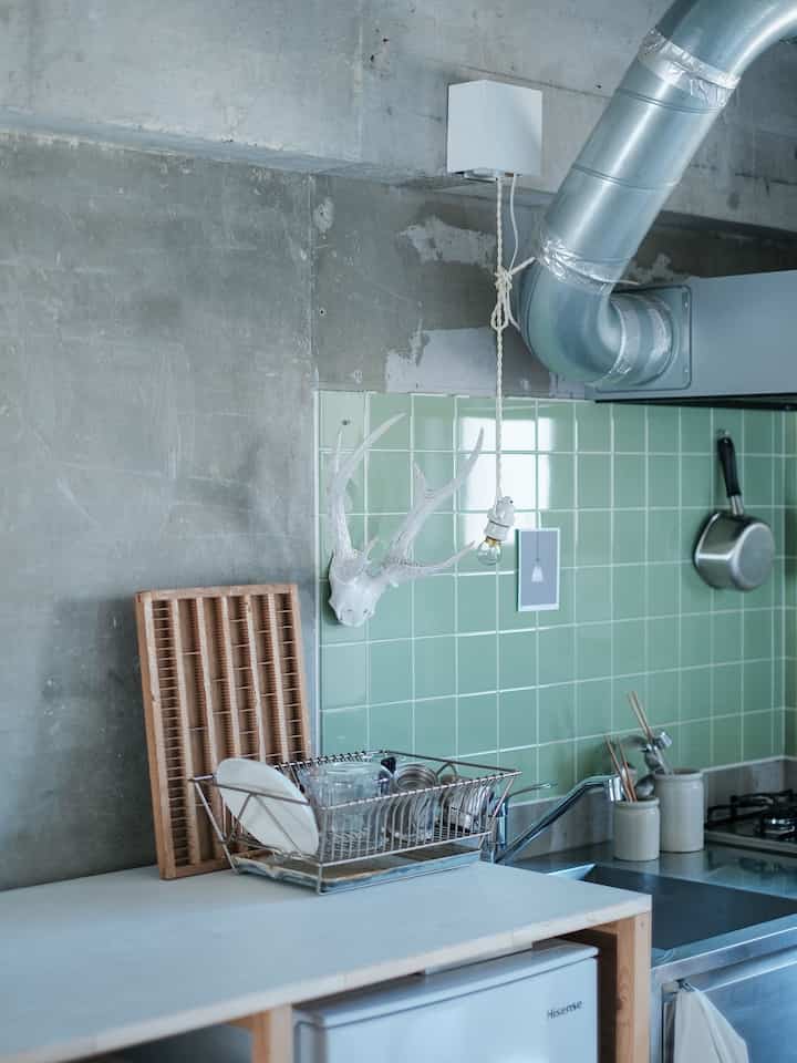 キッチンのワンシーン。引っ越す直前の部屋。

#interior #myroom #antique #diy #renovation #インテリア #賃貸インテリア #ひとり暮らし #賃貸暮らし #アンティーク #リノベーション #古道具 #暮らしの記録