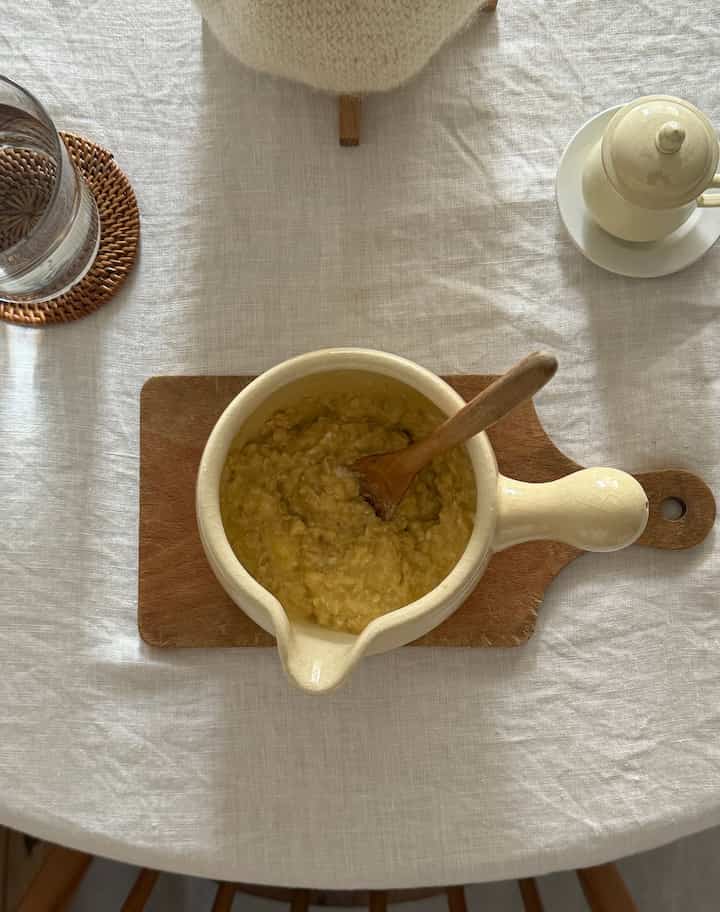 #テーブルコーデ #テーブルクロス #あたため鍋 #オートミール #おうちごはん #陶器 #取手 #鍋 #クリームポット