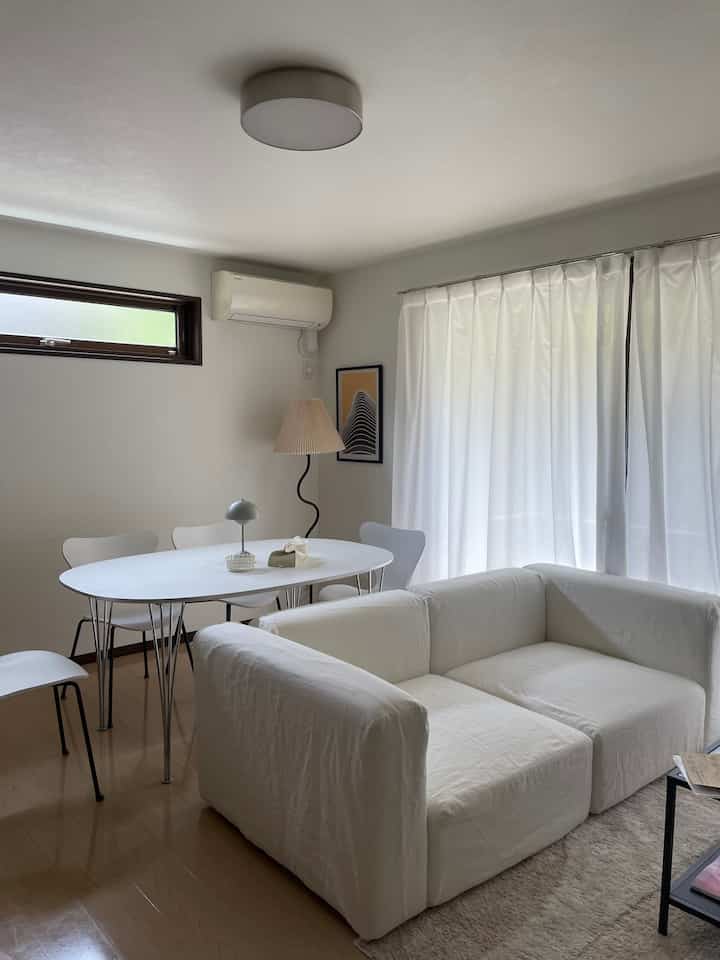 The tofu-like feel of the sofa 🛋️🤍

#2LDKrental
#2LDKinterior #2LDK #interior #rental #interior #livingfor2 #room #myroom #interiordesign #wanttoconnectwithpeoplewholikeinteriors
#interiorlighting #lighting #floorlamp