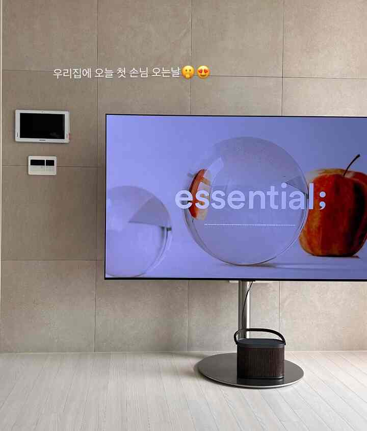 最も多くのスペース＃リビングルーム
#lg #oledtvでYouTubeを見る
私たちはテレビを利用するときはいつも＃BAN＆OLUXONスピーカーで接続してみてください。 
特に映画を見るときは本当に最高です👍🏻👍🏻
 
＃バン＆オルフソン＃ベオサウンド＃新婚旅行のインテリア 