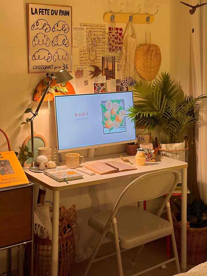 安藤と感謝🫶🏻

朝早く病院で検査結果を聞いてきました。 
今回も追跡検査で止まってきちんとした気分

早く入金された保険診断費を確認して🙈
家に帰る途中、スバックから悩みの終わりに選んだ新メニュー

思ったより本物の美味しさで楽しさ+10追加 

そして思ったより出勤前まで時間が残る
しばらくの間、眠りのマザンのおかげで体力も回復❤️‍🩹

気持ちよく出勤して火曜日の授業も満足に終わり！

マイナーな日常の中の安堵と幸せが交差した日
窓を軽く叩く雨の音を音楽にして

残り時間は静かに仕上げることにします😌✨

。

。

。

＃デスクインテリア＃デスクテリア＃デスク飾り＃デスクインテリア＃デスクスタグラム 
#アルテミデ #アルテミデトロメオ #折りたたみ椅子 
＃コトラック＃スマートモニター＃今日のシーンカット＃私のお金 
＃今日の家のキュレーター＃今日の家で買った 
#デスクセットアップ #desklamp #deskplant 
