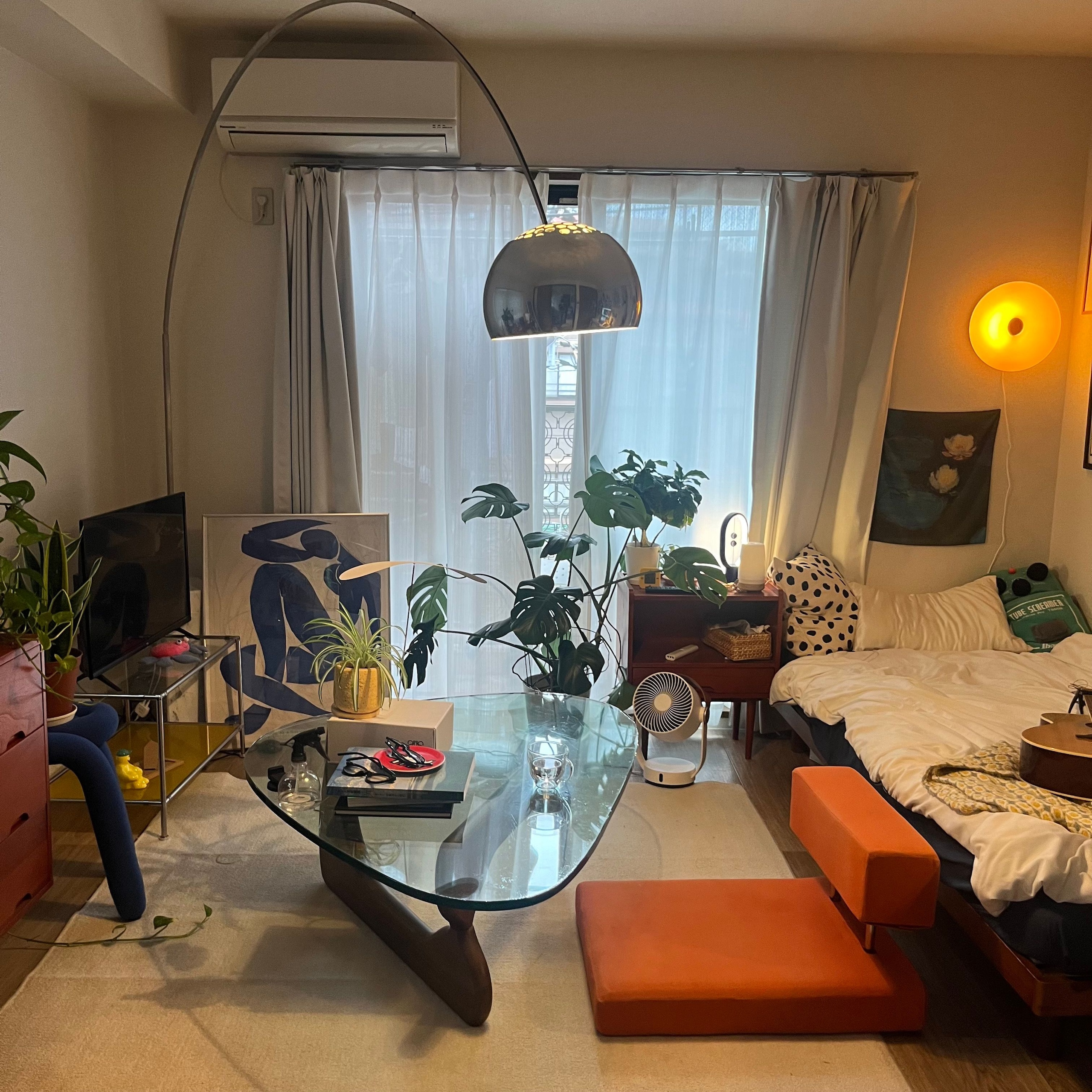 ミッドセンチュリーモダン風 皿用隙間収納のインテリアコーディネート