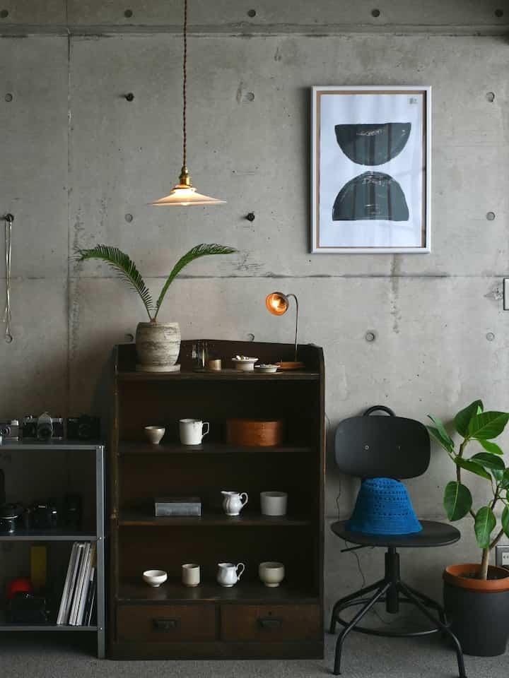 飾り棚に並べているお気に入り食器たち
これから少しずつ、定期的にディスプレイ変えていきたいなと思っている…🍽️

#棚 #飾り棚 #飾り方 #机 #椅子 #インテリア #インテリア家具 #インテリア雑貨 #古道具 #古家具 #器 #食器  #アンティーク #ビンテージ #観葉植物 #植木鉢 #コンクリート #コンクリート打ちっ放し #IKEA #IKEA棚 