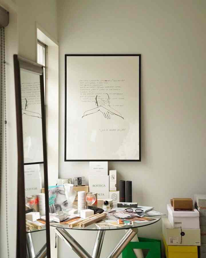 Display your favorite items in the entrance space 👀
#Entrance #香水 #ポスター #ガラステーブル