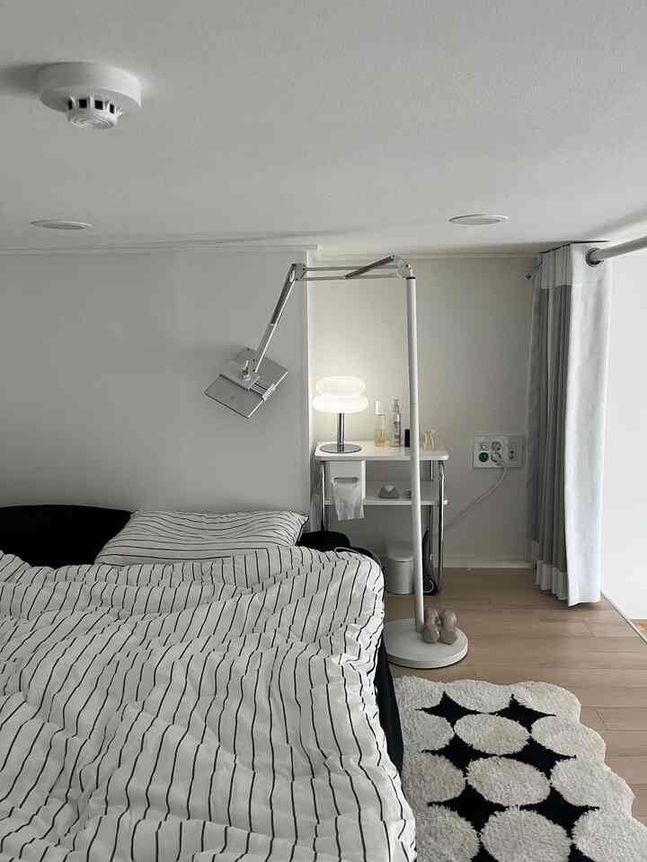 The appearance of the duplex bedroom when you first move in🛏️

#duplex bedroom #복층인테리어 #침실인테리어 #러그추천 #침실러그 #침대러그 #이불추천
