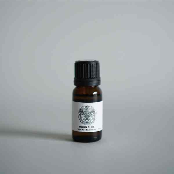 エッセンシャルオイル　MOON BLUE