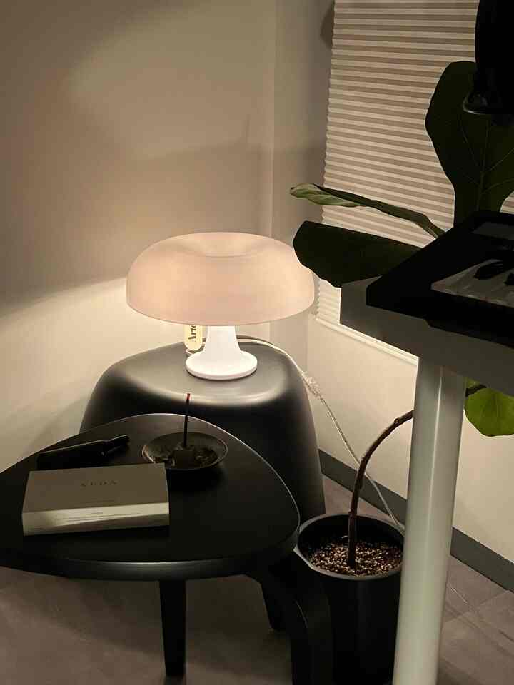 夜の雰囲気。アルテミデのライトがお気に入り。
#Artemide #ikea #一人暮らし 