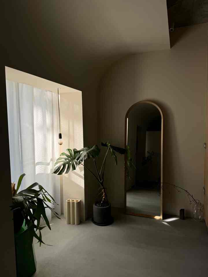 The season when the western sun shines

#apartment renovation
#renovation
#mortar entrance
#object
#bat orchid
#monstera