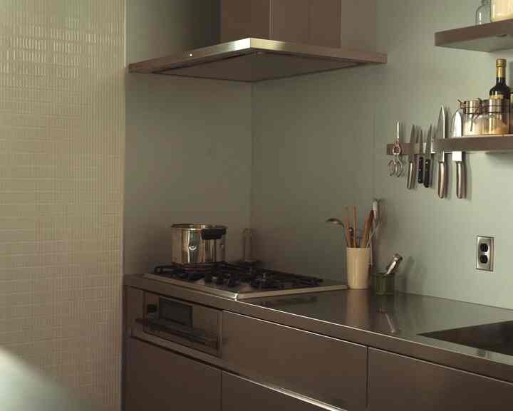 キッチン横の壁をタイル施工しました＾＾
白艶のタイルでさりげないアクセントが可愛い♡

#タイル #タイル施工  #キッチン #キッチン壁  #キッチン小物  #ステンレスキッチン #サンワカンパニー