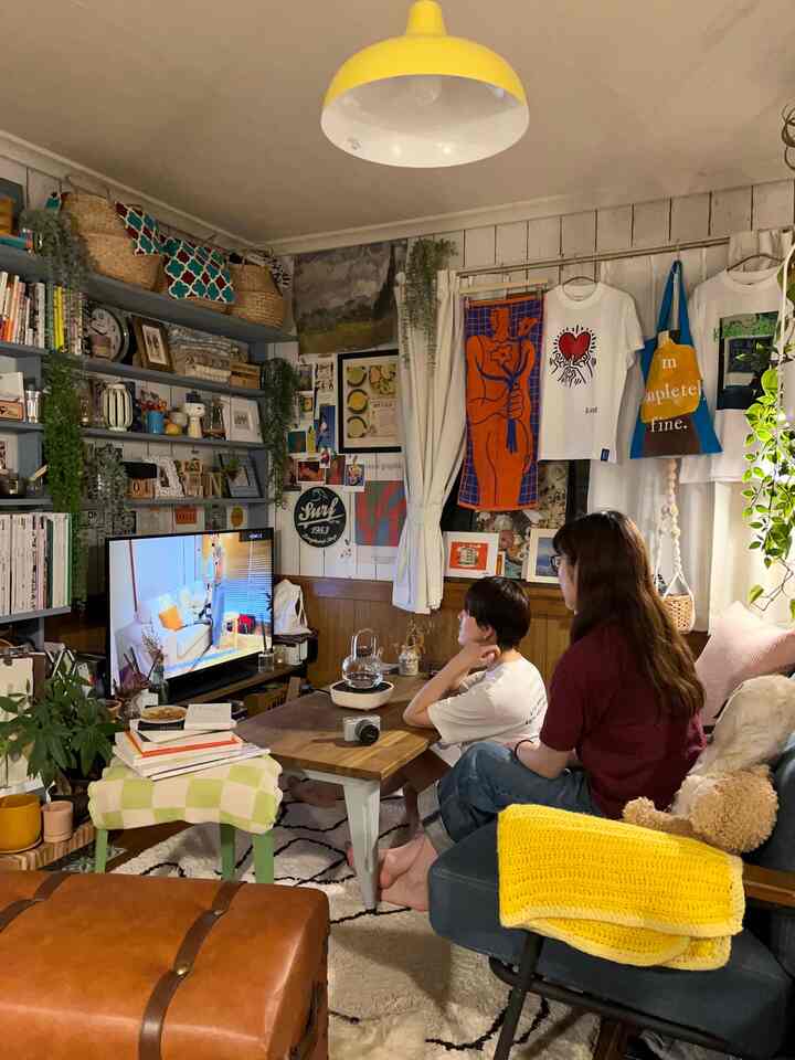 最近カーテンレールにタオルやらTシャツやらをかけるのにハマってる👕
#カラフル #IKEA #リビング 