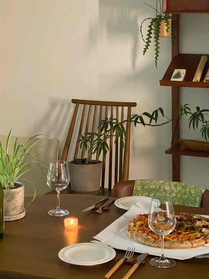Hari ini adalah pesta pizza🍕🤎
Akhir-akhir ini panas dan lembap, jadi saya suka anggur putih dingin.
Saya ketagihan dan cocok sekali dengan pizza😋
#Interior kayu #다이닝룸 #다이닝공간 #플랜테리어 #식집사 #식물인테리어 #식물 #식물키우기 #식집사일상 #맞팔 