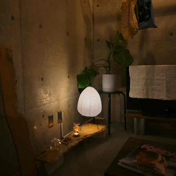 livingの一角 🪴
夜はアロマを焚いたりしながら 
程よい灯りで過ごしています🕯️

#リビング #部屋 #部屋作り #部屋インテリア #照明 #ランプ #ランプシェード #ライト #間接照明 #間接照明インテリア #アロマ #ディフューザー #古道具 #古家具 #植木鉢 #観葉植物 #IKEA #ハンガーラック 