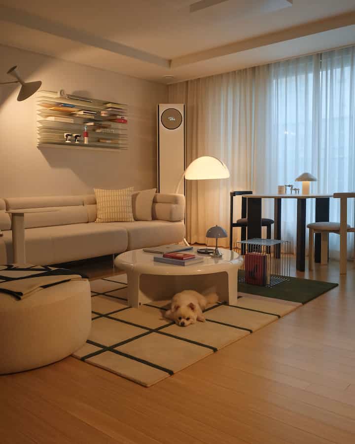 This weekend is also a breeze! 

#Home Decoration #인테리어가구 #인테리어소품 #홈스타일링 #오늘의집 #플랫포인트 #레이어소파 #거실소파 #모듈소파 #아틱테이블 #아틱체어 #아틱세라믹테이블 #멍스타그램 #홈데코 #거실인테리어 #미드센츄리모던