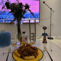 #오늘장면한컷 
기분좋은 주말 밤 끝내주는 히비키 한잔🥂
수박이랑도 굉장히 잘 어울려요!
#ftc6기이야기 #주말일상 #위스키 #위스키잔 #술잔 #분위기있는조명 #분위기맛집 #주말저녁 #25평인테리어 #25평거실인테리어 #화이트인테리어 #투명테이블 #아크릴테이블 #빌레로이앤보흐아우든 #알레시와인오프너 #스토프나겔 #휴지케이스 #led촛불 