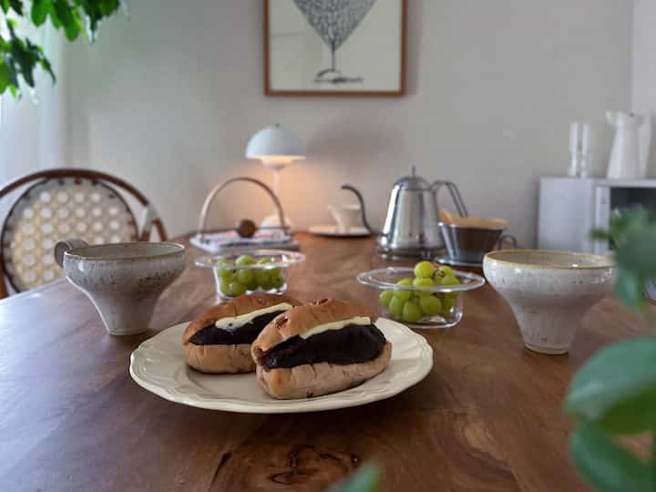 Sandwich mentega dari toko roti bernama Bakery & Table yang saya singgahi dalam perjalanan pulang dari perjalanan ke Hakone 🙌
Pasta kacang merah dan mentega dimasukkan ke dalam roti kenari sekencang biasanya.
Ini adalah sandwich mentega yang tidak bermoral.
Rasanya berat.
Mugnya adalah Makiko Suzuki.
Wadah kaca tersebut adalah Tomoko Inaba,
Piringnya antik 🍽

#Kafe #Waktu dirumah #Kafe di rumah #Suasana kafe #Interior kafe #Interior meja #Sekeliling meja #Meja koordinasi #Peralatan makan #Meja #Mejafoto #Aksesorisdapur #Perlengkapandapur #Peralatan Makan #Perkakas #Hidup dengan peralatan #Saya suka peralatan # Wadah Artis #Artis