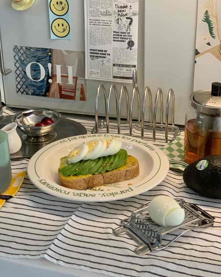 Every time I cut a boiled egg, it gets crushed
So I bought an egg slicer, but it's a new world product😮😮
If you just shove it down, it'll cut right away💞

Thanks to that, I have a happy brunch time✨

#Plating Essential Item #오브제영업대회 #수납의달인 #매일매일홈캉스 #예쁜욕실자랑 #오늘장면한컷 #데스크테리어족 #홈브런치 #오늘의가든 #홈카페투어 #오늘의집에서샀어 #우리집포토존 #내돈내산 #미니집들이 #오늘의우리집 #화이트인테리어 #구축인테리어 #이케아 #주방인테리어 #주방인테리어소품 #오홈스토랑 #오홈레시피 #우리집고양이삼행시 #일곱색깔키보드 #공간분리인테리어 #찾았다인생향수 #우리집맘마존 #세탁꿀팁저장소 #인테리어꼼수 #레어로우러버

