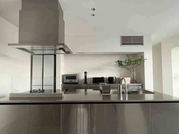 調べに調べて購入した家電のスタメンたち。

無機質空間に合うようなデザインと性能も◎なところがお気に入り。

#BALMUDA 
#simplehuman 
#aarke
#Panasonic
#aqua
#深澤直人