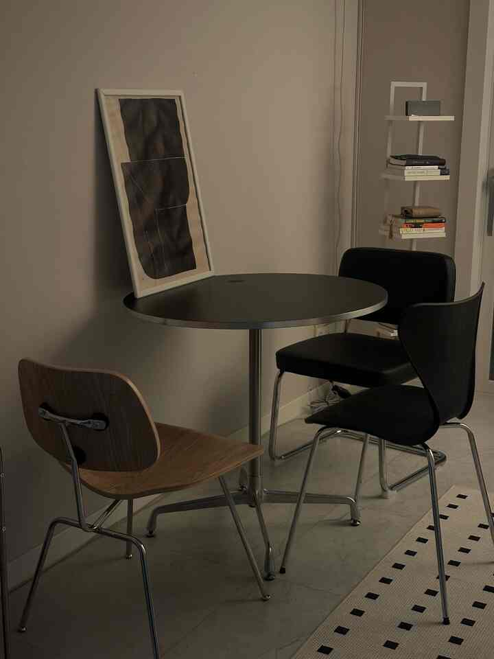 黒と木目調の調和が美しいモダンなダイニング、丸テーブルと椅子が配置された雰囲気のある空間