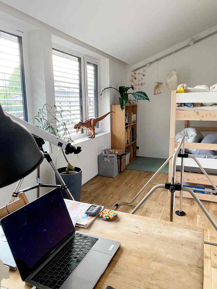 なかなか整わない子ども部屋。
二段ベッドを一段ずつにしようかなぁと思案中。

#MacBook 
#鉄棒
#アンスリウムフーケリー
#ボトルツリー
#子ども部屋 #キッズルーム
#男の子の部屋