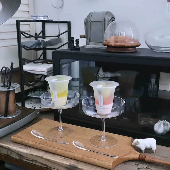 美味しいものはこっそりと♪

#pressbuttersand
#peachjelly #lemonjelly #summersweets
#夏のスイーツ 
#手土産スイーツ 
#スイーツスタグラム 
#スイーツギフト 
#日々の暮らし
#暮らしを楽しむ 
#暮らしの記録 
#すきなものに囲まれて暮らしたい 
#好きなものに囲まれた暮らし 
#fermliving 
#ミックスインテリア
#アンティークのある暮らし
#古いものがある暮らし 
#古道具のある暮らし 
#海外インテリアに憧れる
#インテリア好き 
#暮らしの道具 
#モノトーン雑貨
#こどものいる暮らし
#マンション暮らし 
#マンションインテリア
#eosm100
