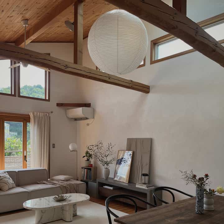 HAYのPAPER SHADEが仲間入り⚪️

ところでずっとRICE PAPER SHADEが正式名称だと思っていたんだけど、タグをつけるのに公式HPを見てもどこにも”RICE”なんてついてない…😳

なぜ私はライスペーパーのシェードだと思い込んでるの😂？笑
いやでも絶対ライスペーパーシェードだったと思うんだけどなあ🫨💭

#リビング #北欧インテリア
#HAY #PAPERSHADE