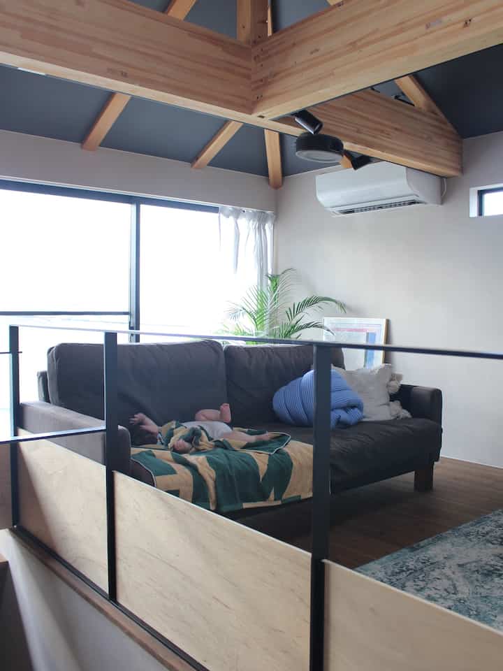 マイトンのタオルブランケットはベロアのような手触りで上質なタオル。汗っかきな赤ちゃんに使っても手軽に洗えるので心配いりません。とても気に入っています。

#リビング #ソファインテリア #ソファ #マイトン #MYTONE #クッションインテリア #クッション #赤ちゃんのいる家 #赤ちゃんのいる暮らし #赤ちゃんのいる生活 