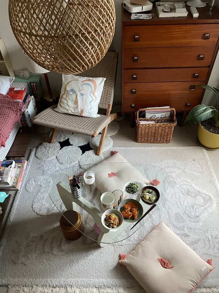 Adegan makan malam di rumahku🍲
Cuacanya terlalu panas setiap hari, tapi cegah kelelahan musim panas dengan makanan seimbang🤛🏻 #ご飯 #一人暮らし #食卓 #自炊