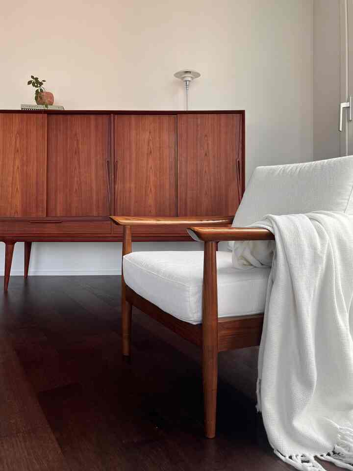 #빈티지가구 #빈티지사이드보드 #사이드보드 #구니오만 #이지체어 #ERNST #스로우 #고려담쟁이 #킨포크 #루이스폴센