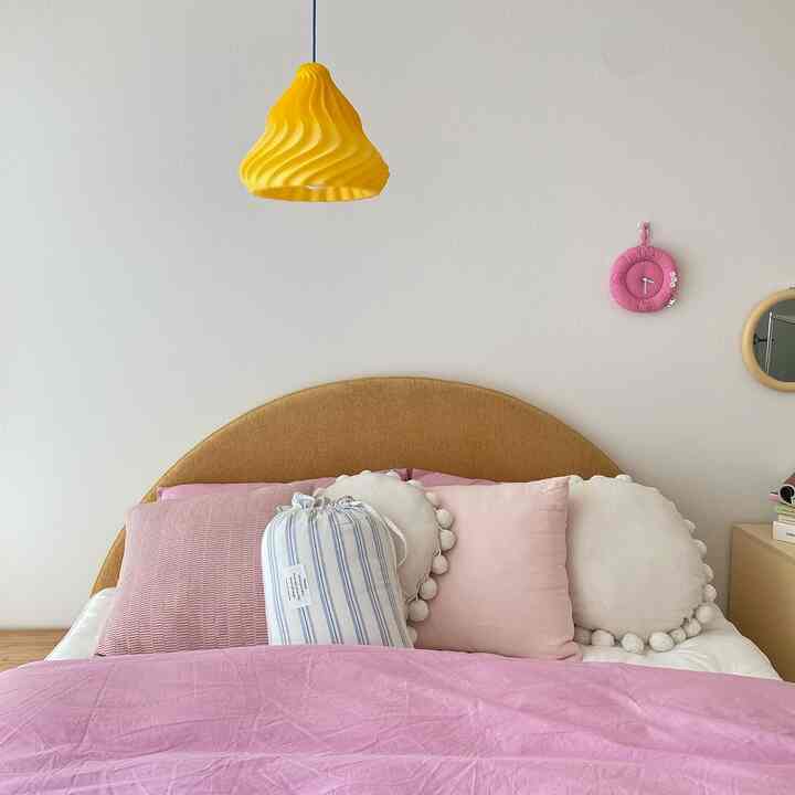 #오늘장면한컷

Pink guest room :)
Pink is just pretty and makes you feel good :)
There is no air conditioning in the guest room, so it's off-season, but I'll try to keep it pretty.

#Guest room #핑크인테리어 #컬러인테리어 #막내이모