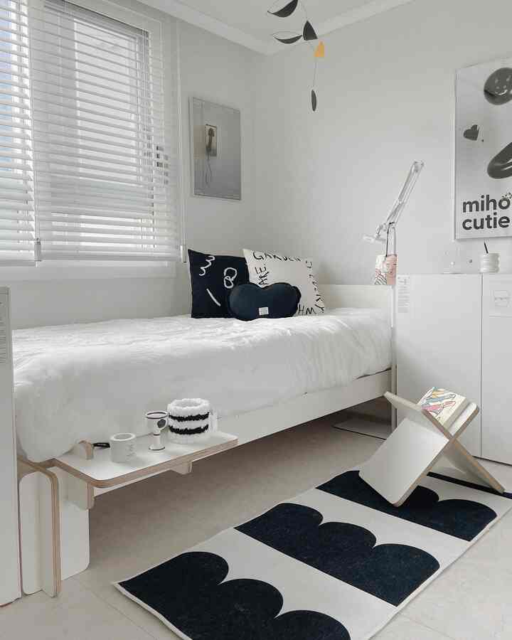 #제품제공 #sleeper #슬립퍼 #슬립퍼침대 #슬립퍼하디프레임 #하디침대프레임 #심플인테리어 #모던인테리어 {8 #interior putih} 

Akhir-akhir ini, aku mulai bosan dengan suasana ruangan yang sama setiap hari, dan ‘Sleepper’ memberiku ‘Hardy Bed Frame’! Setelah mengganti bingkai, saya mengubah alat peraga dan strukturnya, dan saya sangat menyukainya🥰

Bingkai memiliki titik tepi kayu.
Ruangnya tidak membosankan. Dan desain keseluruhannya adalah
Ini sederhana dan bersih dan cocok dengan ruang mana pun.

Rangka tempat tidur yang kuat dapat dirakit tanpa sekrup.
Perakitannya cepat dan mudah, serta hasil akhirnya rapi.

* Rak yang dapat dibeli bersamaan sebagai pilihan
Meja samping memiliki kesan menyatu dengan rangkanya.
Desain interior yang natural dan rapi dimungkinkan,
Kami tidak melewatkan kenyamanan!

Bagi yang menyukai desain yang bersih dan sederhana
Saya akan mengakhiri artikel ini dengan sangat merekomendasikan 'Rangka Tempat Tidur Slipper Hardy'.