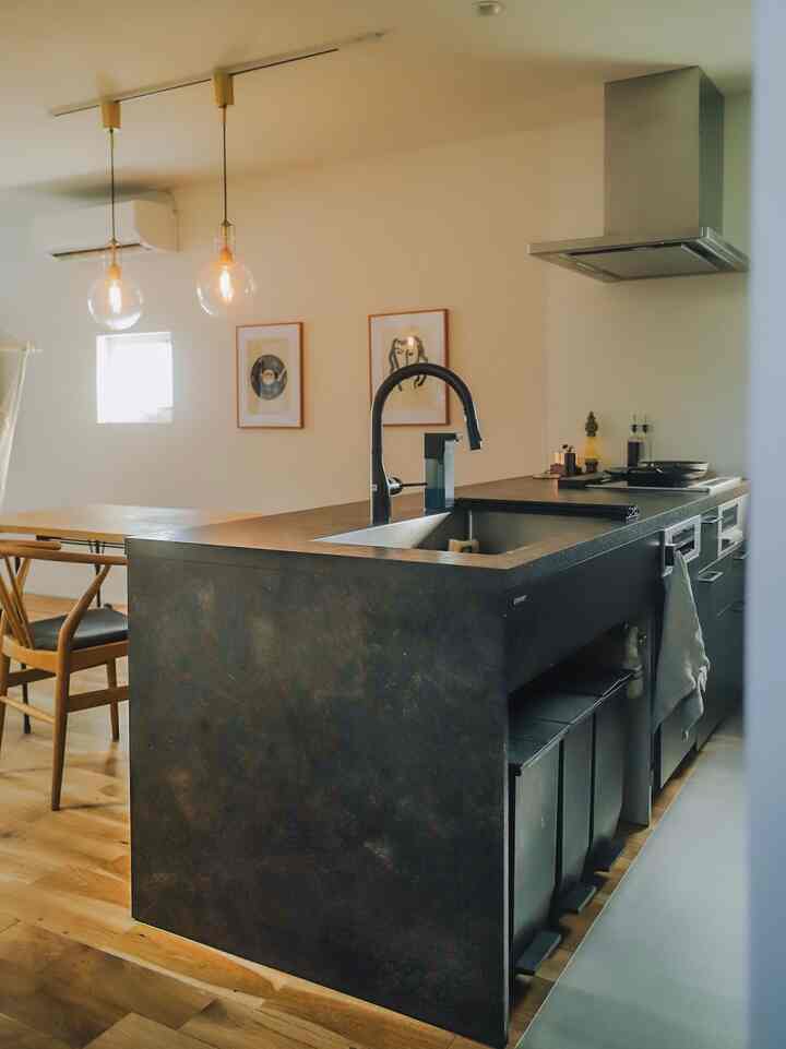 我が家のキッチンは
グラフテクトにしました。
カラーはメルクリオ。
リーズナブルなのに高級感✨
大満足です！
.
#キッチン家具 
#キッチン
#グラフテクトキッチン
#グラフテクト
#注文住宅