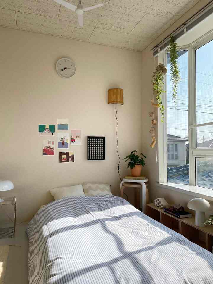 壁にいろいろ飾ってみたら、もっとお部屋が好きな空間になりました😊

#壁掛け時計 #ウォールランプ #ポストカード #ベッドルーム #ベッドルームスタイリング 