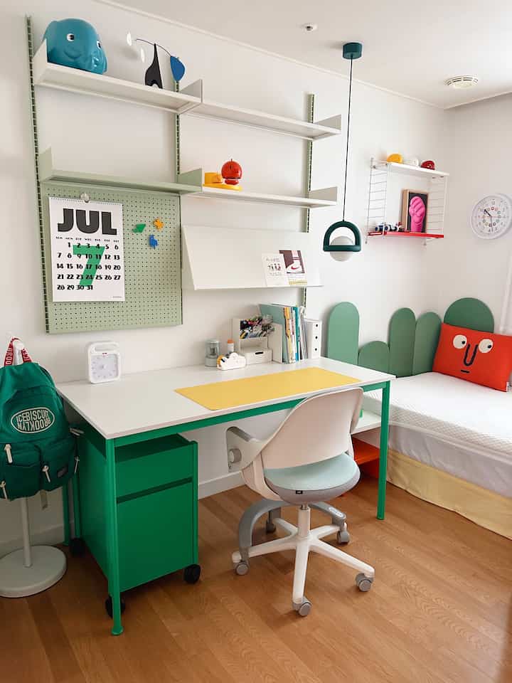 #컬러인테리어

Warna highlight kamar anak adalah hijau🍀

Warna mint Rarelow yang baru dirilis
Ini sangat indah dengan kamar kedua😊
Sekarang tembok sudah selesai dan tidak ada lagi yang perlu dihias.
Saya sangat puas sehingga membuat saya berpikir!!💚

.
.
#Ruang siswa SD #초등학생책상 #초등학생방인테리어
#Tempat Tidur Siswa SD #초등학생방꾸미기 #아이방 
#Dekorasi kamar anak #아이방인테리어 #아이방침대
#Alat peraga kamar anak-anak #데스크테리어 #예쁜템최고야 #책상꾸미기 #레어로우 #아이책상 #책상인테리어