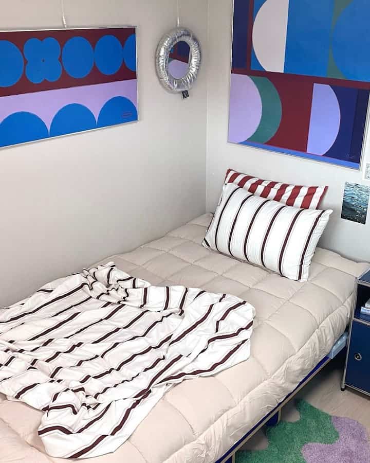 Akhir-akhir ini, setiap kali aku berbaring di tempat tidur, aku tertidur~😴💤🛌
Ini terbuat dari 330.000 bola mini yang dikompres, bukan kapas biasa.
Rahasia kenyamanan adalah mampu menjaga kelembutan dalam jangka waktu lama🤍

Dan Anda mungkin berkeringat di musim panas.
Bagus juga karena memiliki jaring cuci sehingga Anda bisa melipatnya dan mencucinya!
Kasurnya tidak bisa dicuci, tapi bagian atas sutranya bisa dicuci seperti ini.
Dapat dicuci dan digunakan dengan bersih untuk waktu yang lama.
Saya pikir ini adalah keuntungan terbesar! 
Tadinya saya berpikir untuk membeli kasur baru, tapi saya menyelesaikannya dengan topper Nujam💛

Barangnya sangat memuaskan 💫
Saya sangat menyukainya sehingga saya berencana membelinya untuk orang tua saya juga♥️

✍🏻Barang serbaguna yang dapat digunakan dalam berbagai cara, termasuk tidak hanya tempat tidur, tetapi juga lantai sofa ruang tamu, berkemah, dan topper untuk tamu!
✍🏻Saya punya Saiju super single, tapi saya menggunakan kasur ukuran queen! Silakan merujuknya🫶

🏷️ terima kasih kepada @nuzam.official 
#Aku paling sibuk di rumah #오늘장면한컷 #ai야내방을바꿔줘 #제품제공 #누잠 #누잠토퍼매트리스 #누잠매트리스 #누잠토퍼 #매트리스추천 #침실 #침실인테리어 #침대 #베딩 #컬러인테리어 #컬러테리어 #침실꾸미기 #베딩 #뮤에떼 #액자 #액자인테리어 #인테리어액자 #추상액자 #그림액자 #침실 #자취방인테리어 {24 #Dekorasi kamar Anda sendiri} #컬러풀인테리어 