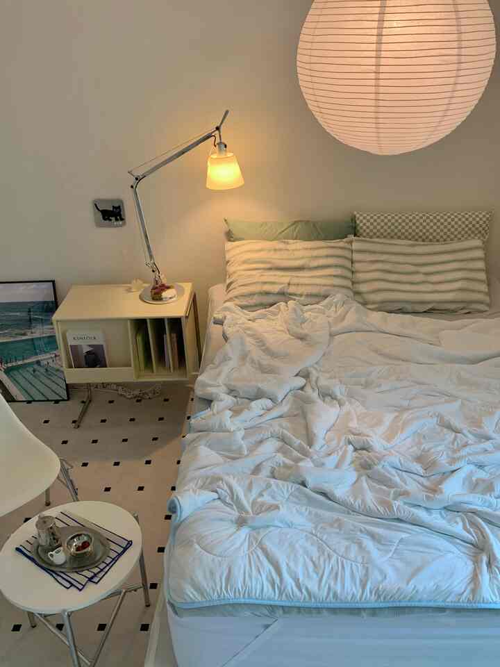My bedroom looks fresh with the pillow covers my sister gave me as a Hall of Fame member💚
I really like the striped cover😊

#Object Sales Competition #오늘장면한컷 #홈카페투어 #우리집포토존 #내돈내산 #미니집들이 #오늘의가든 #화이트인테리어 #구축인테리어 #매거진랙 #이케아 #침실인테리어 #침실꾸미기 #토퍼매트리스 #대형러그 #데스크테리어족 #컬러인테리어 #플레이팅필살템 #오늘의우리집 #레어로우러버 #세탁꿀팁저장소 #인테리어꼼수 #공간분리인테리어 #찾았다인생향수 #우리집맘마존 #아르떼미데이렇게써요 #슬기로운원룸생활 #실패없는선물추천 #우리집귀요미포착