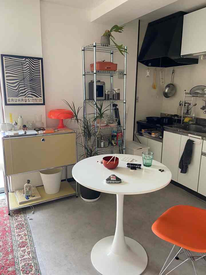 最近仕事が忙しくて、、散乱してますねいろいろ🙎🏻‍♀️

#interior #midcentury #midcenturymodern 
#marketb#lowya #ikea #bauhouse #1dk 
 #インテリア #リビング #生活感のある暮らし 
#ミッドセンチュリー #ミッドセンチュリーモダン 
#テレワーク #在宅勤務 #在宅ワーク#一人暮らし#ひとり暮らし