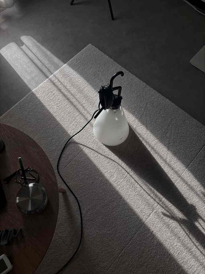 I've always wanted a flos mayday
and it's finally in my home.
It looks great from above, from the side, and from any angle💓
Even the tag looks cute.
#mayday #flos #flos mayday #シンプルな暮らし #シンプルなインテリア #タイルカーペット #東リ #ikea #無機質 #無機質インテリア #夕焼け #影