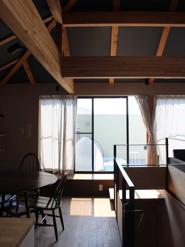 夏はルーフバルコニーでプール🌞特注の大きな窓は開放的でキッチンからも子供の様子が見えるのでとても気に入っています。

#リビング #ダイニング #ルーフバルコニー #バルコニー