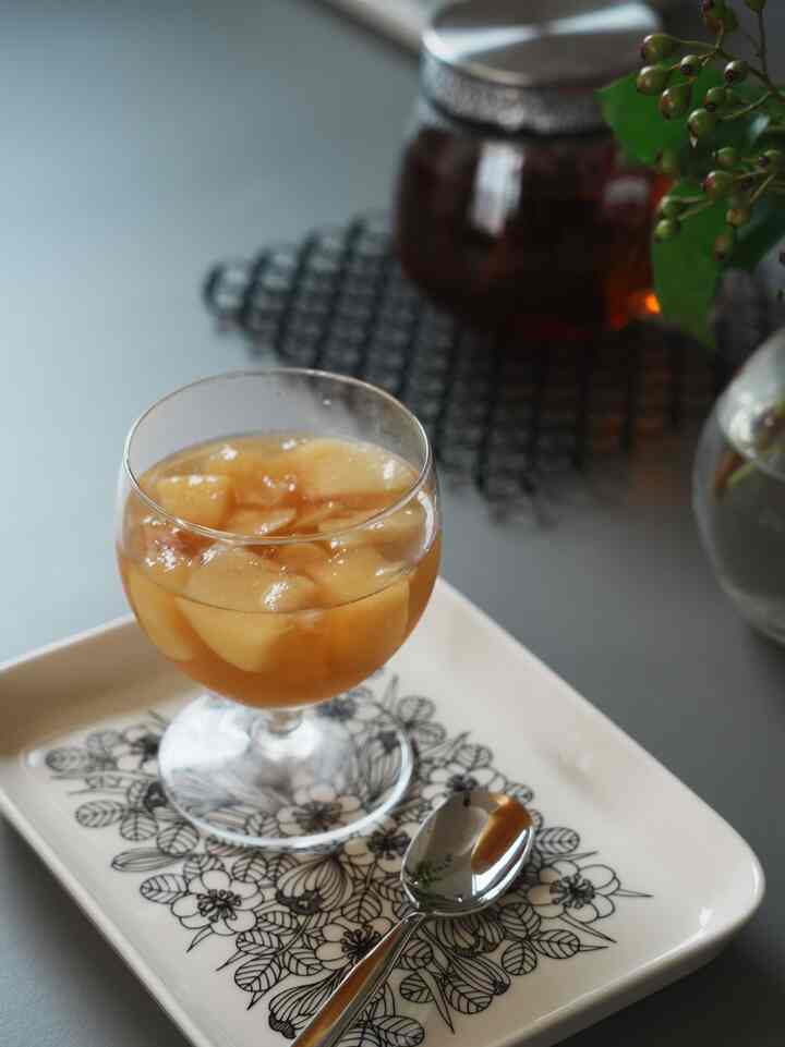 自家製桃ゼリー。

今年も猛暑続きですね🔥
冷たいデザートが食べたくなります。

#ダイニング #デザート皿 #アラビア #花 #ティータイム 