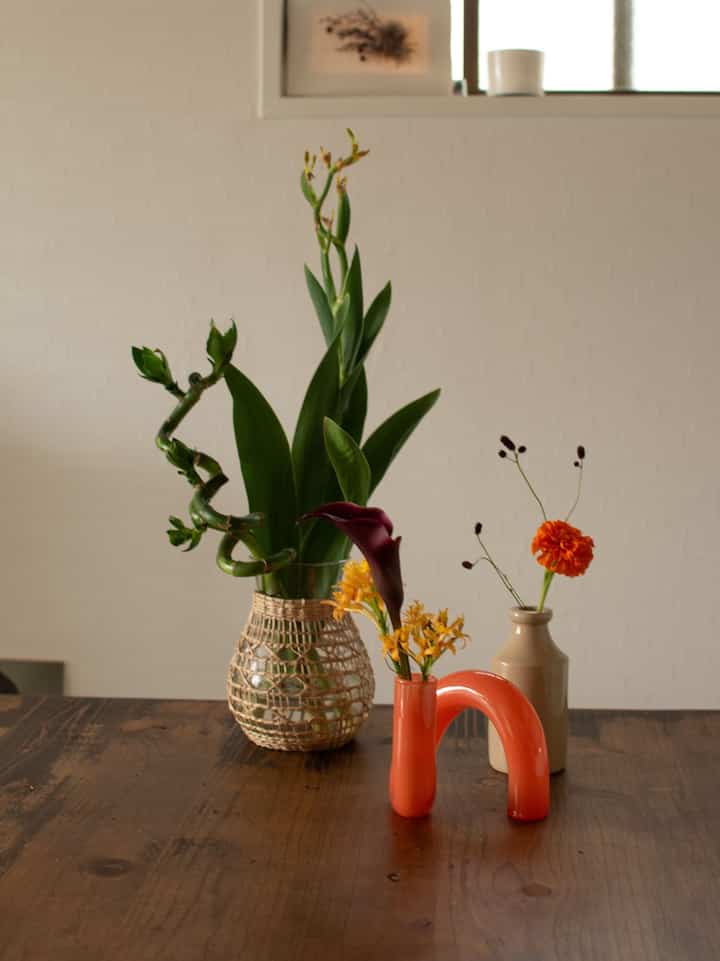 次の休み、お花買いに行こうかな🌼
　　
#1R #ワンルーム #一人暮らし #賃貸 #花 #フラワーベース #花瓶 #檜扇 #アンティーク #ACTUS #KANADEMONO #サンゲツ