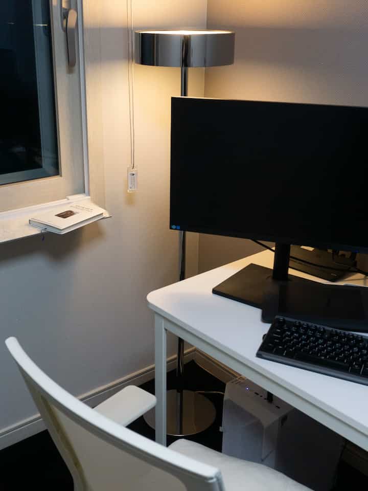 PABLE Air-Lite オフィスチェア［3色］を使ったコーディネート 2
