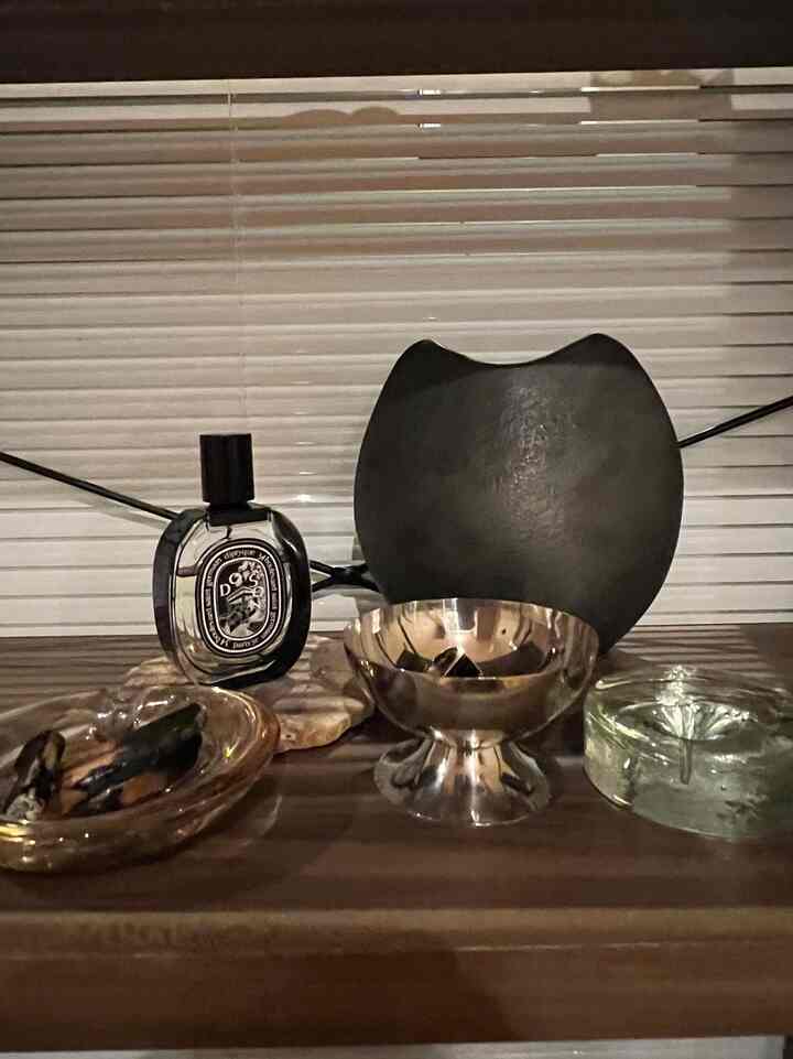 Mengumpulkan aksesoris ~ Saya menyimpan barang-barang yang wangi seperti Palo Santo, dupa, dan parfum!
#Parfum #パロサント #小物インテリア