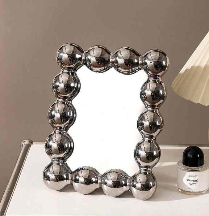 シンプルで創造的な銀色のメイクミラー マシュマロ型