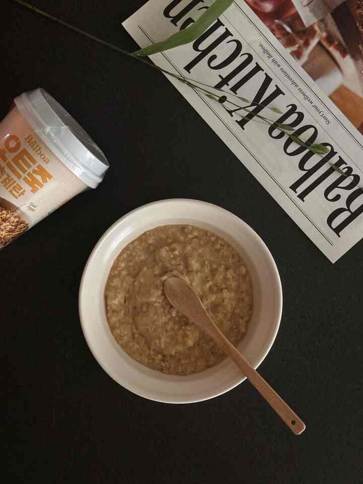 今日は簡単にオートジューク🥄
バルボアでオートジュク製品協賛をしてくれて味わうようになりました🤍
最近あまりにも辛くて不均衡な食事で食べたら、中が薄くて良心が刺さったのですが、週末の亜店で簡単に食物繊維が豊富なオートジュクを食べました！

レシピと言うことなくスープ入れて、お湯を入れると終わりですよ！
朝に出勤するときに簡単に手に入れて食べることもでき、休暇に備えてダイエット食事代用として食べてもいいと思います！

個人的なワンピックはコショウの卵味ですが✨
以前はオートミールに触れたときは、それが食感も私のスタイルではありませんでした。
これはすべての人が好きな大衆的な味です！お粥もあまり希薄で厄介でリゾット食べる感じでした。  #브런치접시 #오트죽 #오트밀 #폴라앳홈 #플라잉타이거 #컵코스터 #아침식사 #피아바 #피아바식탁 