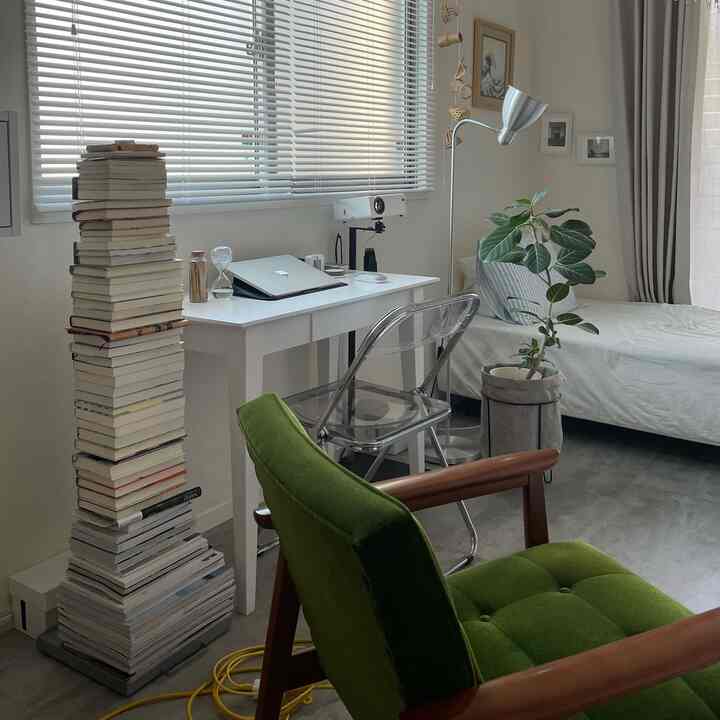 カリモクのモケットグリーンソファがわが家に来てから、部屋のグリーンみが多くなって癒される🪴 #カリモク
