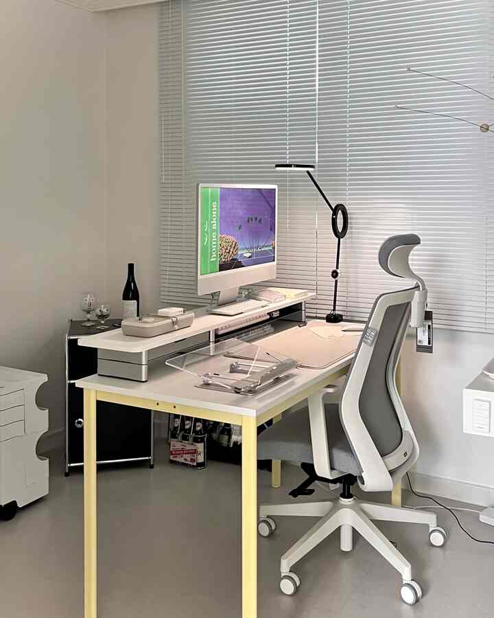 I changed the location of my desk because I got bored with the room layout :)

Moving the desk in a room the size of a palm

doesn't make much of a difference, but depending on where you look and
where you sit, 🩵 your mood changes.

Listening to music, watching dramas,
drinking coffee, and waiting for my husband while reading a book in my own cozy space :)

🩵 Practical desk point! Ilian desk shelf!

#Ilian #데스크선반 #모니터선반 #레어로우 #책상인테리어 #책상추천 #데스크용품 #방꾸미기 #모던인테리어 #책상정리 #노트북거치대 #아이패드거치대 #아이패드 #데스크매트 #서재 #책상꾸미기 #화이트인테리어 #desksetup #deskspace #desktour #officedecor #deskstyling #roomtour