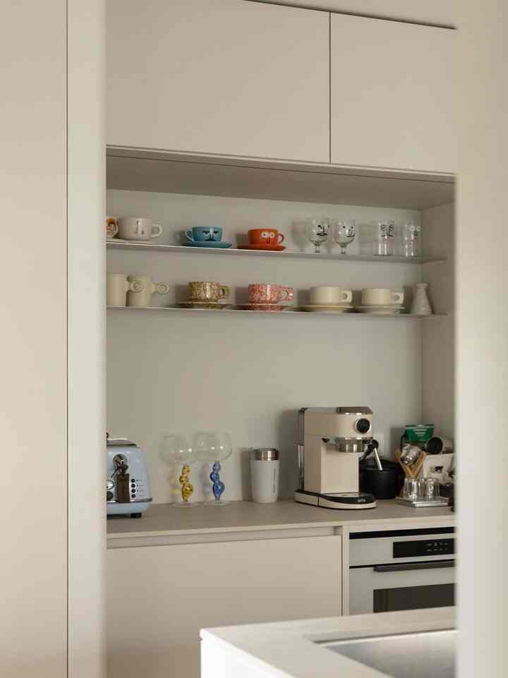 My favorite home bar❤️
When it comes to interior design, I've always wanted to do a home bar❤️
Add chicness with steel shelves!

#HomeBarInterior #홈바 #커피머신 #부엌 #부엌인테리어