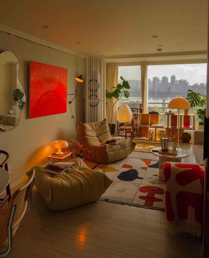 드디어 해가 반짝☀️ 写真を撮る価値のある明るい晴れた日 #smallmoments #sun #sunnyday 

#ligneroset #lignerosettogo #knoll #saarinen #louispoulsen #isamunoguchi #noguchimuseum #beigeaesthetic #beigeinteriør #fermliving #andtradition #vitra #artek #monsterathaiconstellation #plantlover #coffeestation #coffeecorner