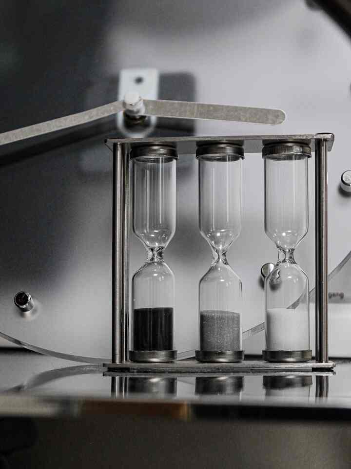 💙
ダイソーでとても気に入った牛テリア小物を見つけました。
ビジュアルもきれいなのに思ったよりクオリティが良かったです。
砂時計なのに3つが別の時間に流れてアンバランスなのも気に入っています。 😎

#interior #exterior #design #game #funiture #인테리어 #인테리어디자인 #실내디자인 #집꾸미기 #방꾸미기 #쇠테리어 #맞팔 #소통 #다이소 #다이소꿀템